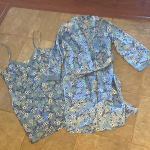Adonna Blue Floral nightgown and robe satin Set w adjustable straps size medium